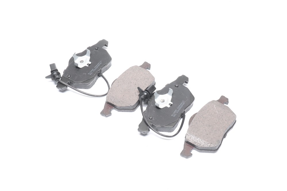 Колодки тормозные дисковые передние AUDI A4 00-08, A6, PASSAT 00-05, линейка CERAMIC