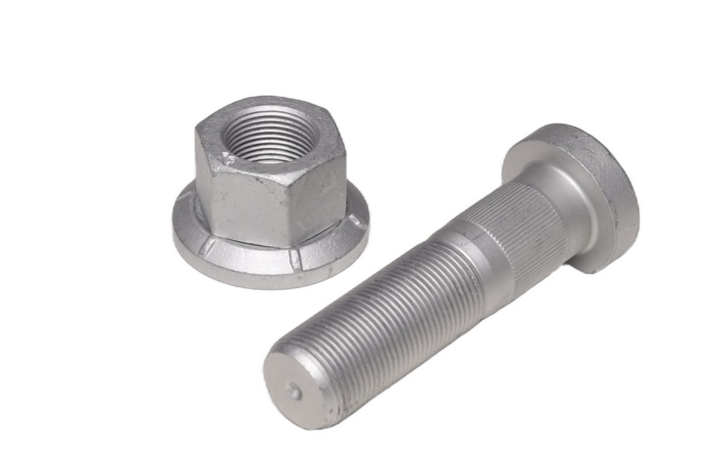 Шпилька колесная М22x1,5x85,5 с гайкой М22x1,5x27 SW32 SAF