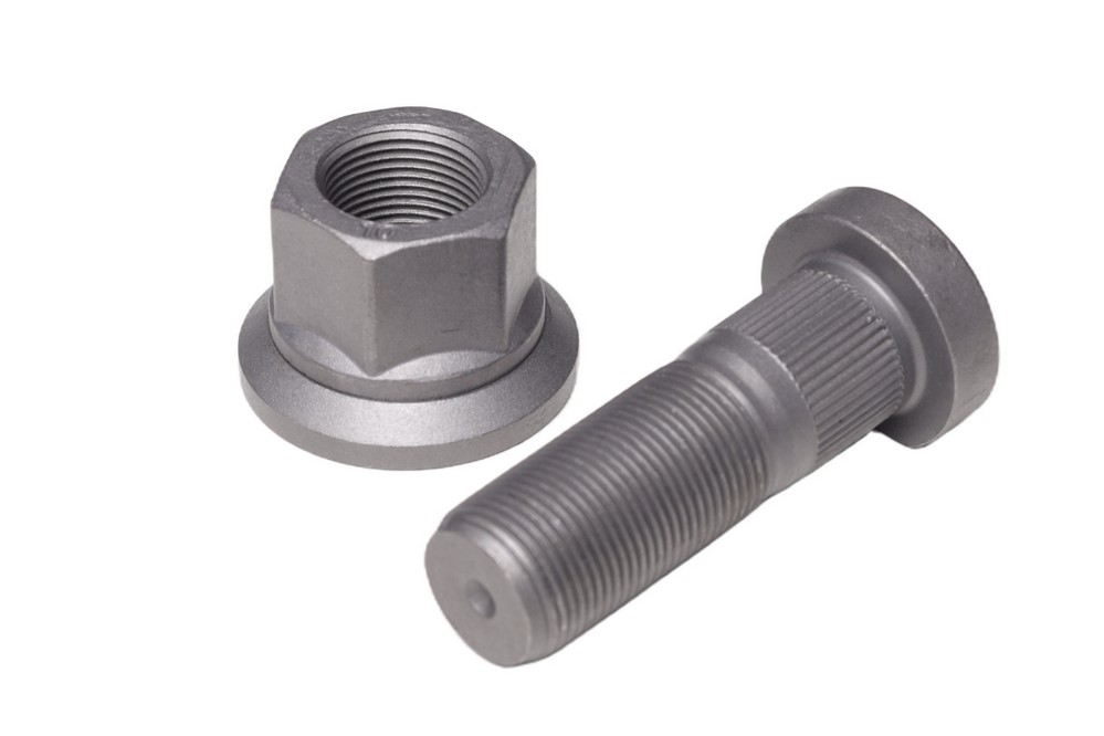 Шпилька колесная М22x1,5x68 с гайкой М22x1,5x31 SW32 SAF