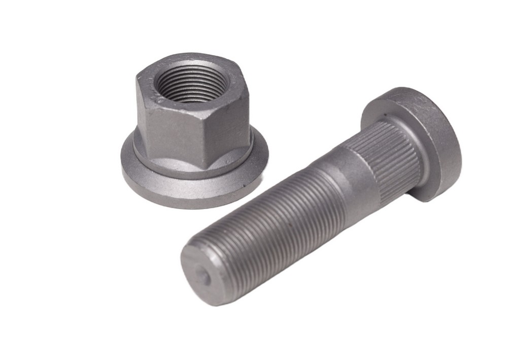Шпилька колесная М22x1,5x78 с гайкой М22x1,5x31 SW32 SAF