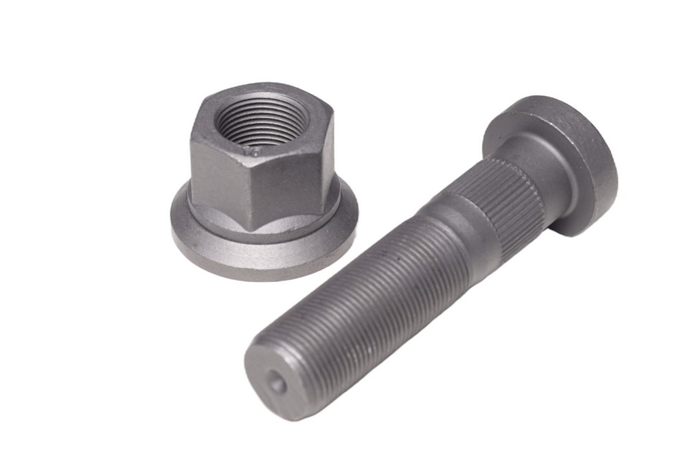 Шпилька колесная М22x1,5x93 с гайкой М22x1,5x31 SW32 SAF