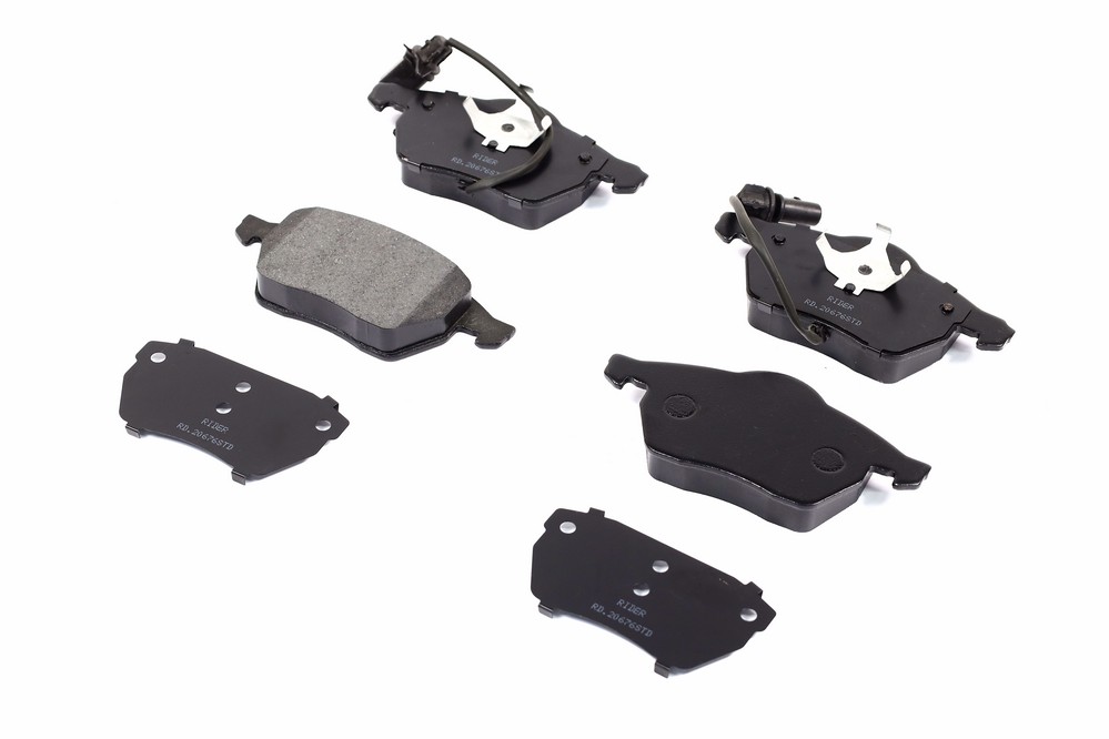 Колодки тормозные дисковые передние AUDI A4 00-08, A6, PASSAT 00-05 линейка STANDARD
